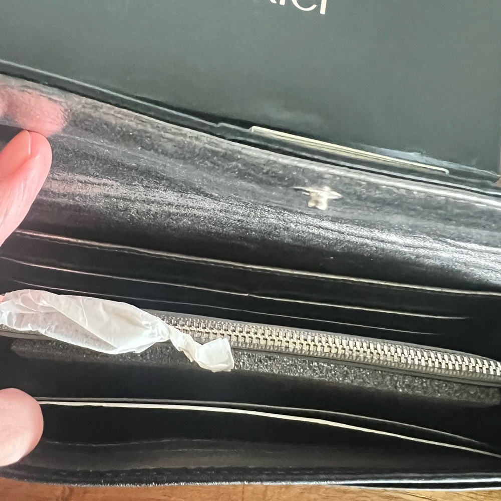 Botkier wallet - Picture 2 of 3